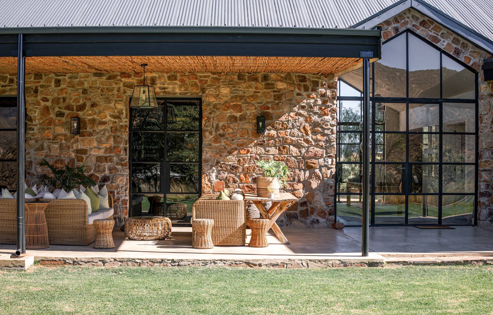 A Retreat Shaped by the Elements: LSM Experiences Simbavati Cederberg Ridge