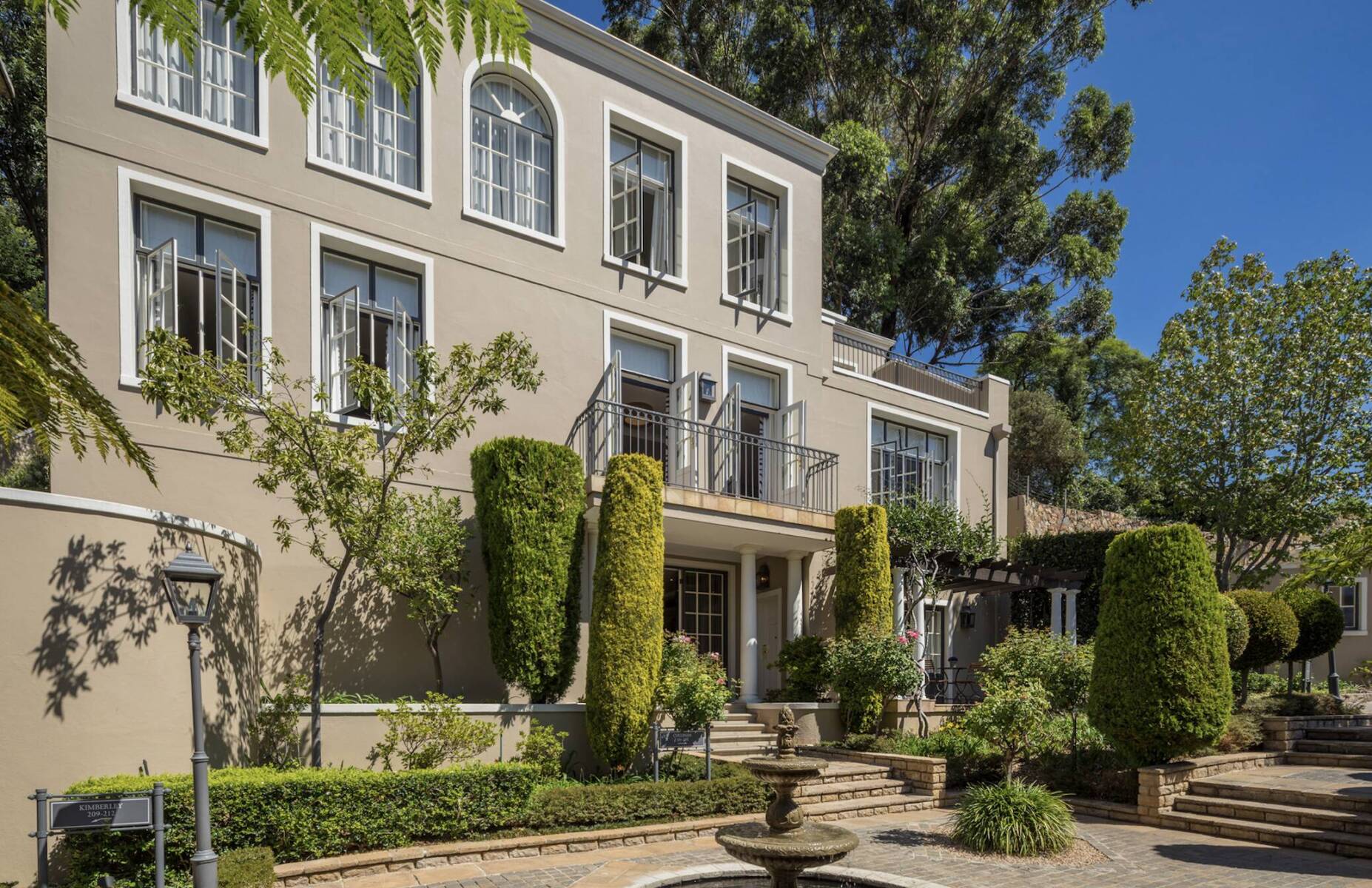 THE WORLDS NUMBER 1 ONLINE LUXURY SAFARI MAGAZINE