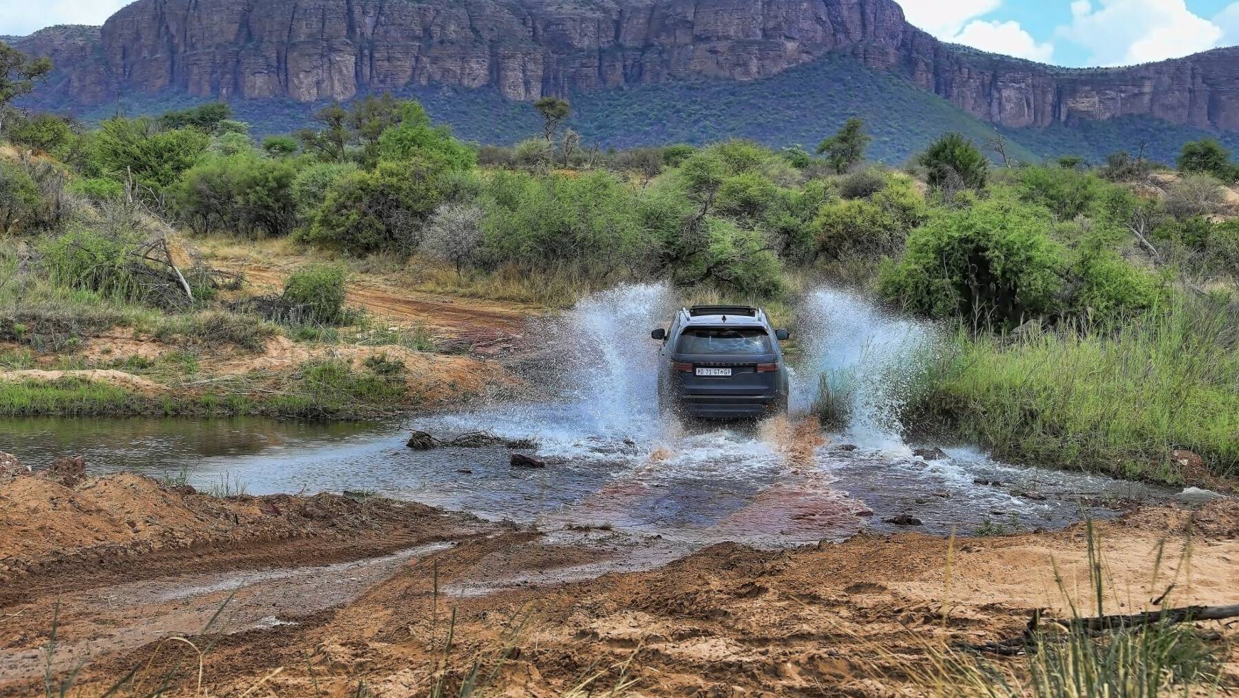 LSM Reviews Land Rover’s Discovery D350 HSE