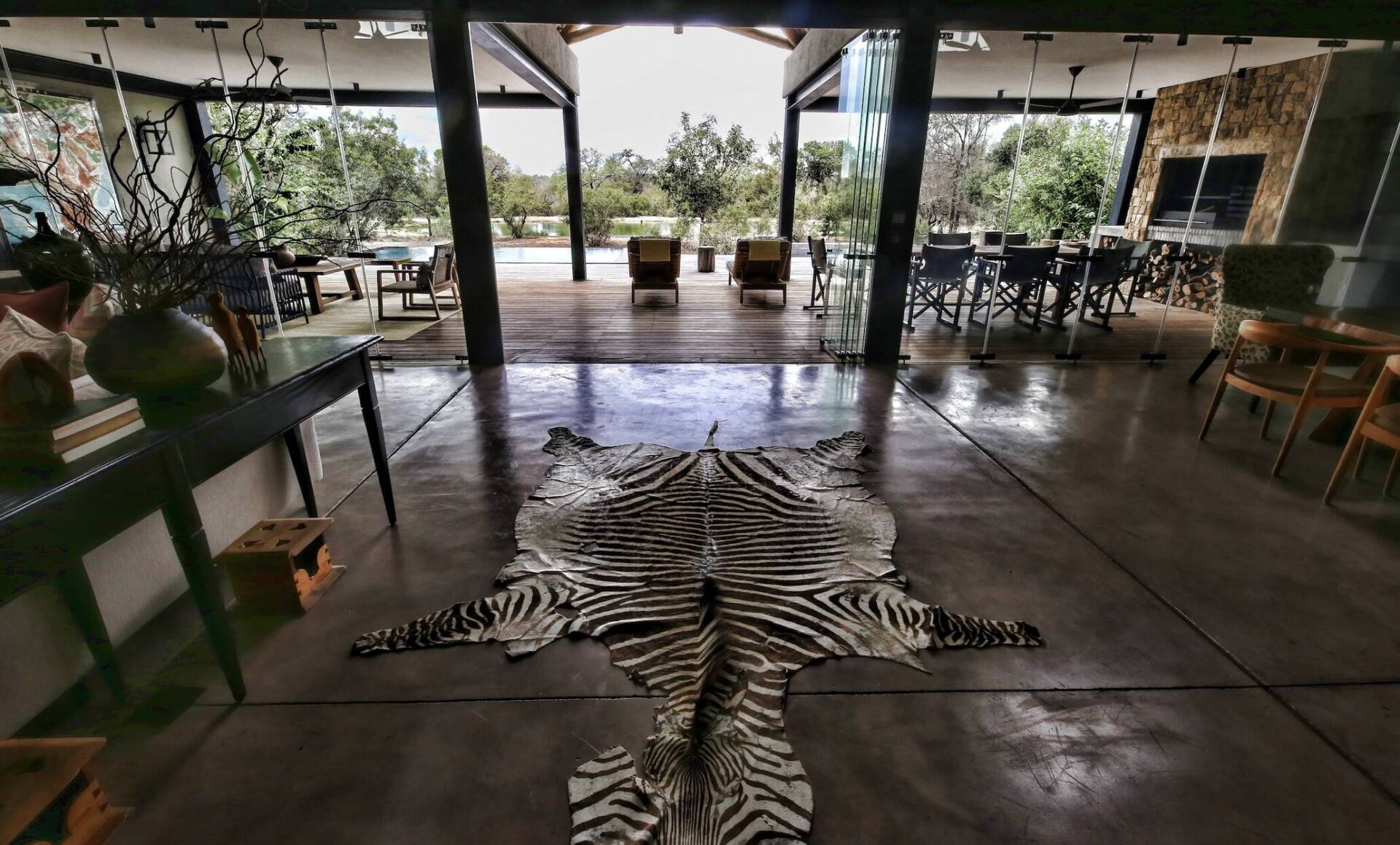 THE WORLDS NUMBER 1 ONLINE LUXURY SAFARI MAGAZINE