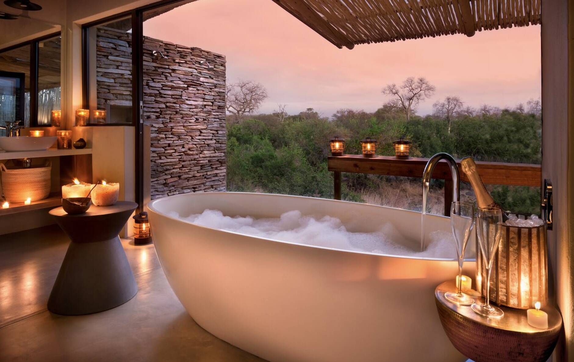 THE WORLDS NUMBER 1 ONLINE LUXURY SAFARI MAGAZINE