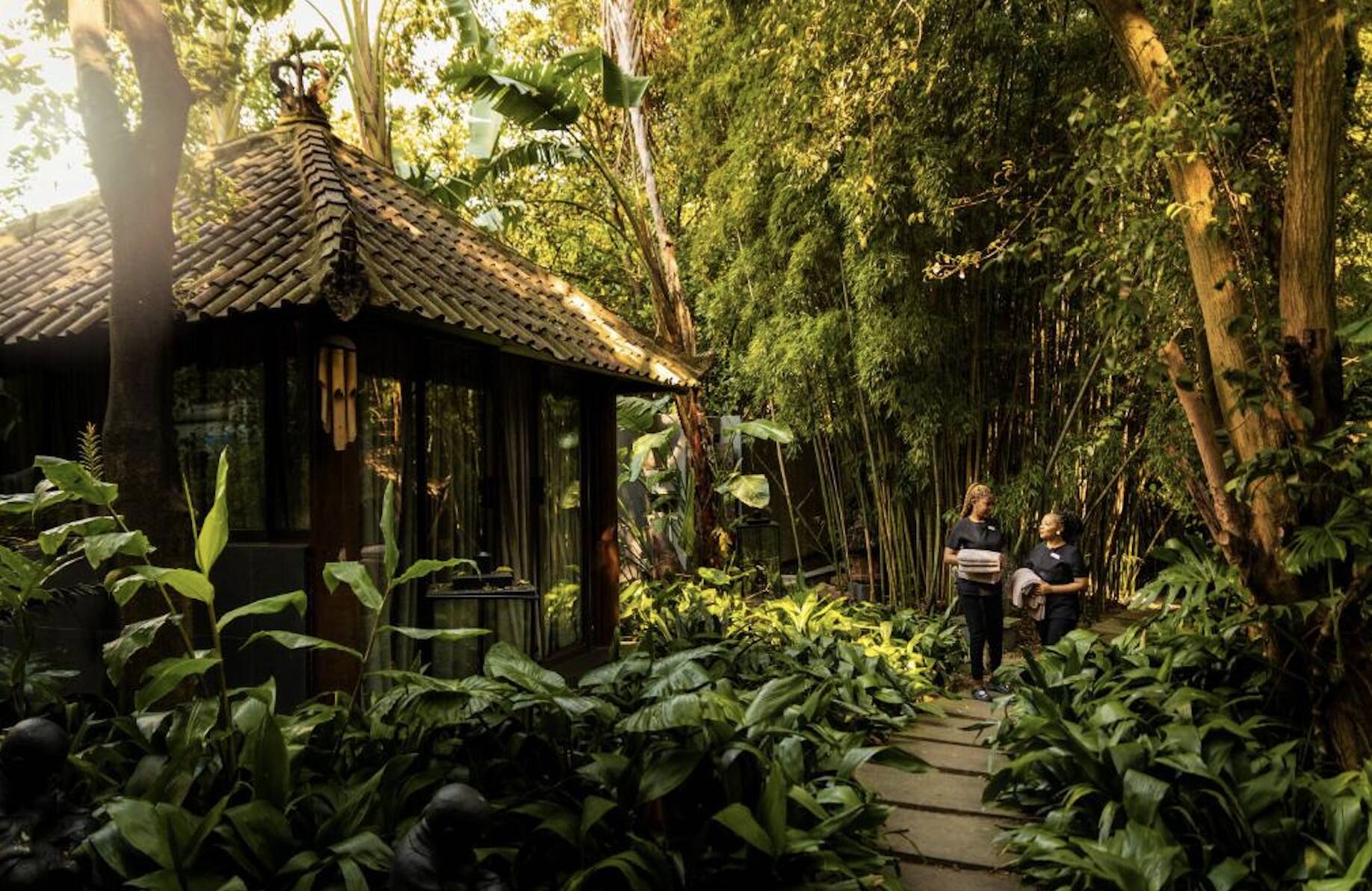 Luxury Safari Magazine reviews Fairlawns Boutique Hotel and Spa