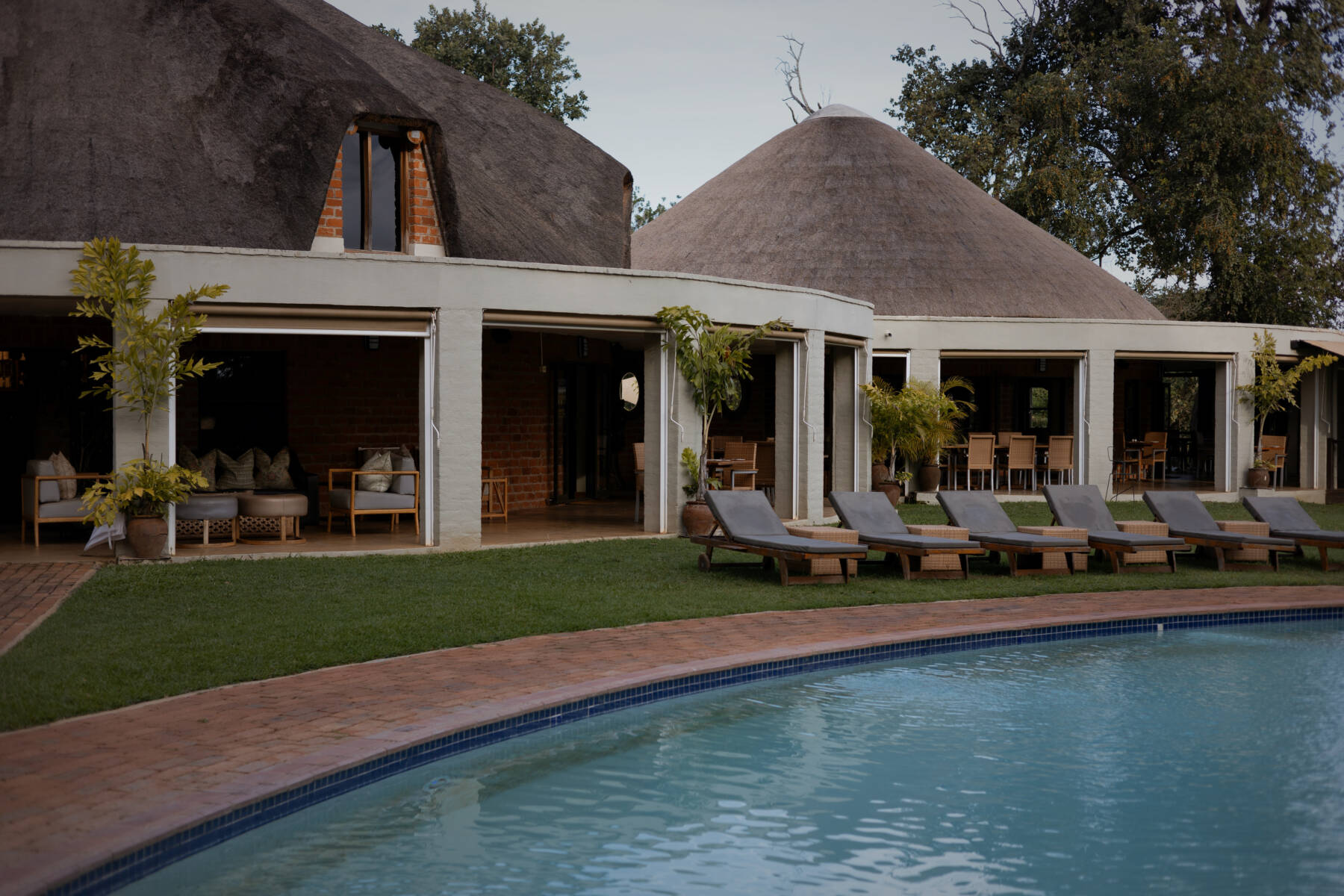 The Safari Stop-Over: Luxury Safari Magazine Pauses at Lilayi Lodge, Zambia
